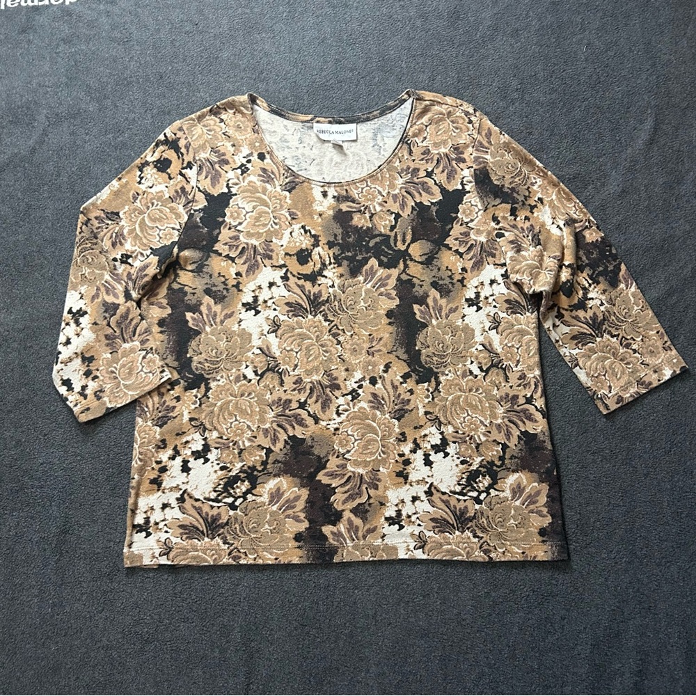 Neutral Floral Patterned 3/4 Sleeve Top
